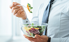 ビジネスパーソンに贈る健康メニュー食生活が乱れがちなビジネスパーソンに忍び寄る老化の要因〝体の錆び〟を落とす
堀知佐子さん（第10回）